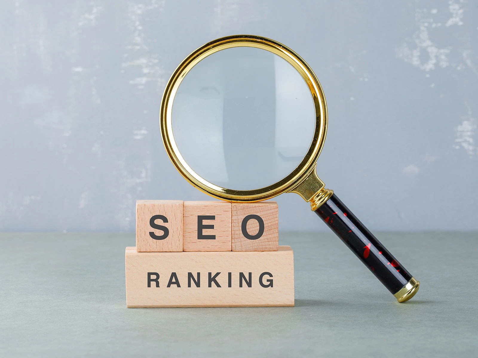 Estrategia de posicionamiento SEO y GEO profesional